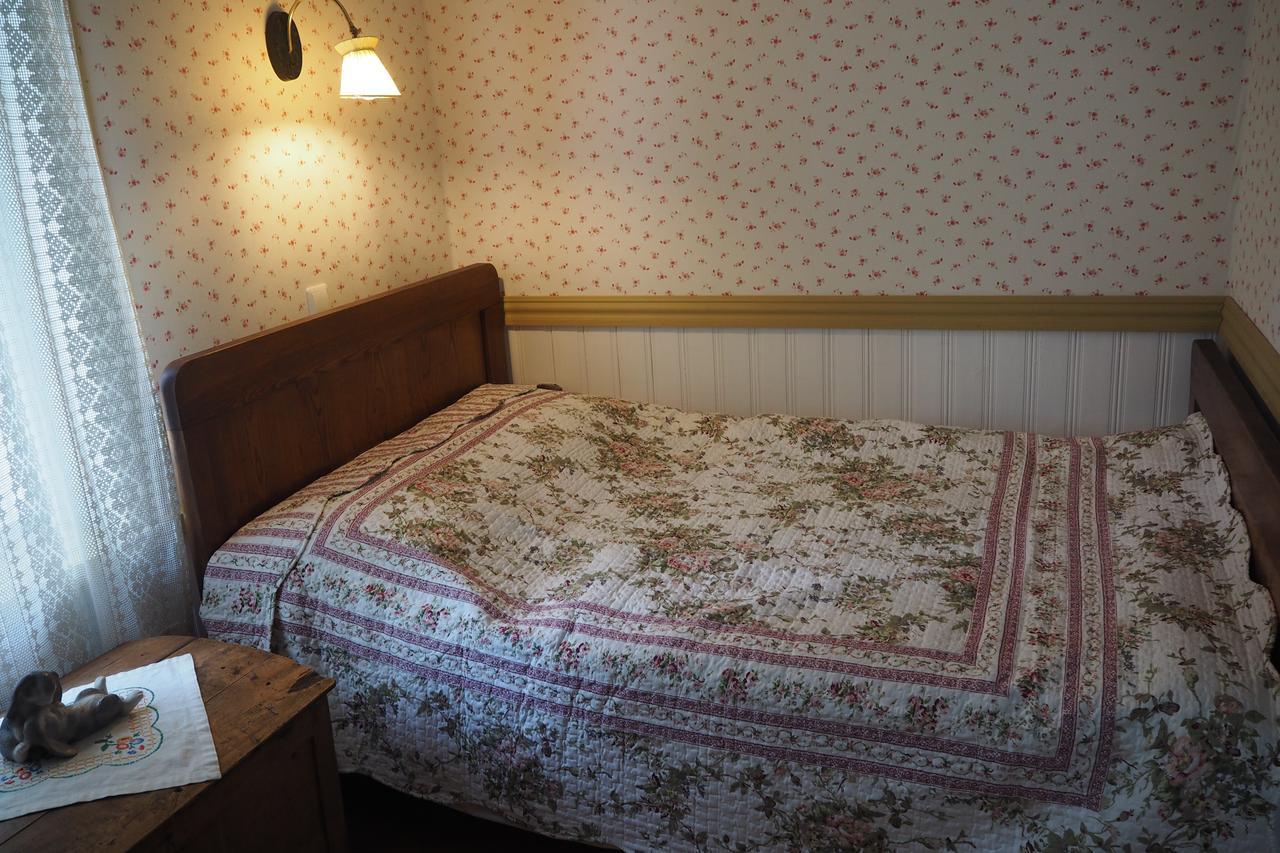 Leesi Kuelalistemaja Hotel Ngoại thất bức ảnh
